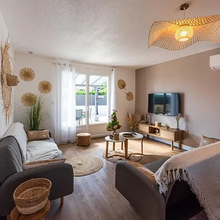 Des Oliviers Sublime Avec Piscine Chauffee Et Privee Et Baby Foot Bon-Encontre
