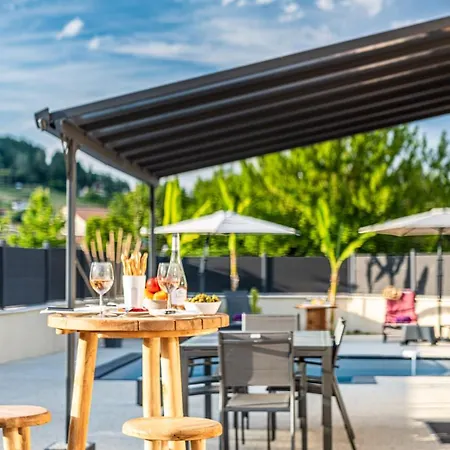 Des Oliviers Sublime Avec Piscine Chauffee Et Privee Et Baby Foot Willa Bon-Encontre
