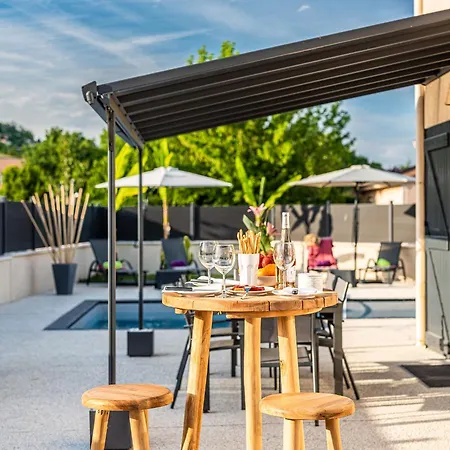 Des Oliviers Sublime Avec Piscine Chauffee Et Privee Et Baby Foot 빌라 *