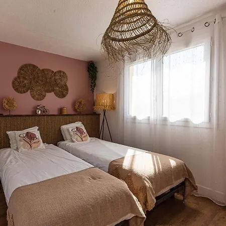 Des Oliviers Sublime Avec Piscine Chauffee Et Privee Et Baby Foot * Bon-Encontre