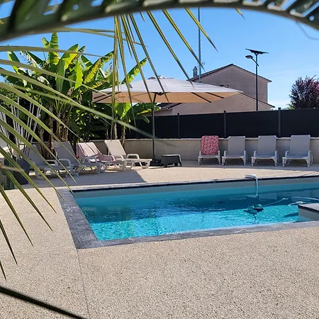 Des Oliviers Sublime Avec Piscine Chauffee Et Privee Et Baby Foot Willa Bon-Encontre