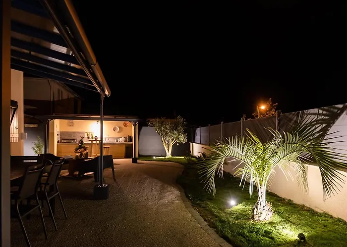 Des Oliviers Sublime Avec Piscine Chauffée Et Privée Et Baby Foot Bon-Encontre